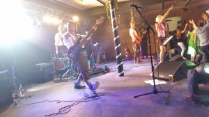 Edel 1 live in action